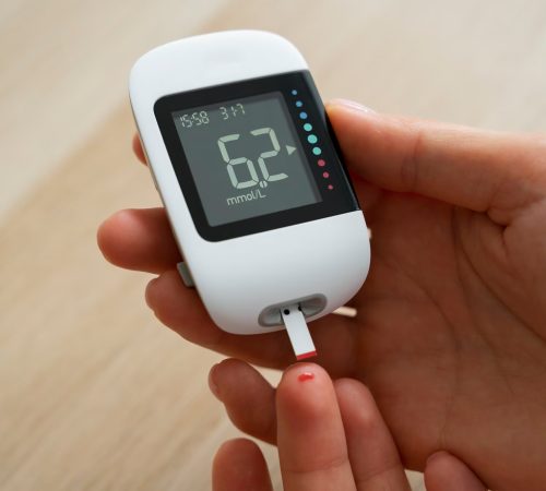 imgi_42_top-view-diabetic-woman-checking-her-glucose-level_23-2150756365