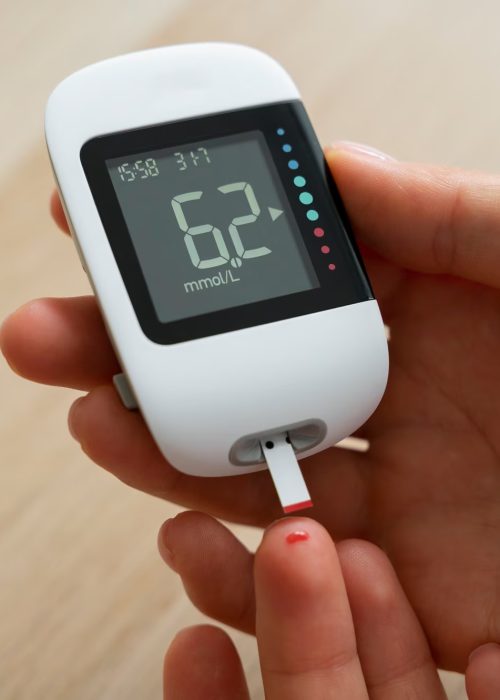 imgi_42_top-view-diabetic-woman-checking-her-glucose-level_23-2150756365